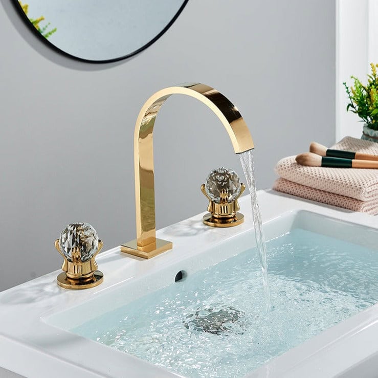 Kraan badkamer wastafel met chique uitlopende handvatten - Goud - Messing h3df7dd3e857d4e1c850e4e4b0a703199j e63ad4bb 2aa5 4c66 8db6 a5b0d2d5ae35